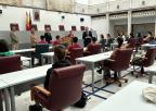 Los estudiantes participantes en el programa Educando en Justicia visitan la Asamblea Regional