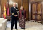 La presidenta de la Asamblea recibe al nuevo Almirante de Acción Marítima