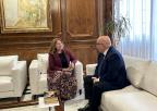 Visitación Martínez recibe al presidente de la Semana de la Novela Histórica de Cartagena