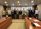 El director gerente de ADESPOFA, José Andrés García Cuestas, con los miembros de la Comisión de Política Territorial, Medio Ambiente, Agricultura y Agua
