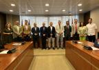 El científico titular del IGME-CSIC y profesor asociado de Hidrología de la Universidad de Murcia, José Luis García Aróstegui, con los miembros de la Comisión de Asuntos Generales e Institucionales, de la Unión Europea y Derechos Humanos
