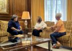 La presidenta de la Asamblea Regional recibe a la Federación de Familiares y Enfermos de Alzheimer