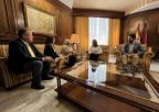 La presidenta de la Asamblea Regional recibe a COEC