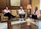 La presidenta de la Asamblea Regional, Visitación Martínez, junto a los co-directores del CEMOP, Ismael Crespo y Juan José García Escribano