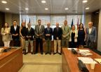 El director general del Agua de la Consejería de Agua, Agricultura, Ganadería y Pesca, José Sandoval Moreno, con los miembros de la Comisión de Asuntos Generales e Institucionales, de la Unión Europea y Derechos Humanos