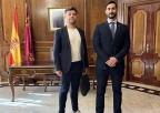Representantes de la asociación Equipo Europa, durante su visita institucional a la Asamblea Regional