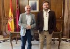 Representantes de FASEN, Mariano Cegarra y José Luis Aedo, durante su visita institucional a la Asamblea Regional