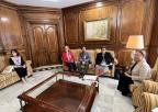 La presidenta de la Asamblea Regional, Visitación Martínez, recibe a la Federación de Salud Mental de la Región de Murcia