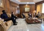 La presidenta de la Asamblea Regional, Visitación Martínez, recibe a la Plataforma del Voluntariado de la Región de Murcia y CONSUMUR