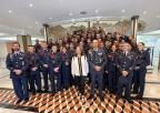 La presidenta de la Asamblea Regional, Visitación Martínez, junto con los alumnos de la LXXVIII promoción de la Academia General del Air