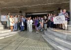 Lectura de Manifiesto de FFEDARM en la puerta principal de la Asamblea Regional de Murcia
