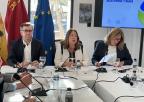 La presidenta de la Asamblea Regional de Murcia, Visitación Martínez, junto con la presidenta del Parlamento de Canarias, Astrid Pérez, y el alcalde de San Pedro del Pinatar, Pedro Javier Sánchez.