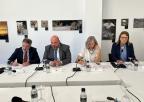 El vicepresidente primero de las Cortes Valencianas, Alfredo Castelló; el vicepresidente segundo de la Asamblea de Extremadura, Manuel Naharro; y las consejeras del Consiglio Regionale della Toscana, Silvia Noferi y Elena Rosignol.
