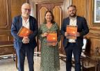 La presidenta de la Asamblea Regional, Visitación Martínez, recibe al CEMOP