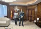 La presidenta de la Asamblea recibe al nuevo jefe de zona de la Guardia Civil