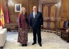 Visitación Martínez recibe al presidente de la Semana de la Novela Histórica de Cartagena