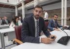 El portavoz del grupo parlamentario Vox, José Ángel Antelo, antes de retomarse el Debate de Investidura