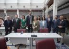Diputados del grupo parlamentario Vox, antes de retomarse el Debate de Investidura