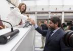 La presidenta de la Asamblea Regional, Visitación Martínez, felicita a Fernando López Miras tras su reelección como presidente de la Comunidad Autónoma