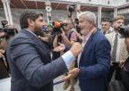 Fernando López Miras recibe las felicitaciones de los invitados tras su reelección como presidente de la Comunidad Autónoma de la Región de Murcia