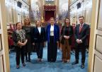 La presidenta de la Asamblea Regional de Murcia, Visitación Martínez, y miembros de la Mesa de la Cámara murciana, durante su visita al Parlamento de Canarias