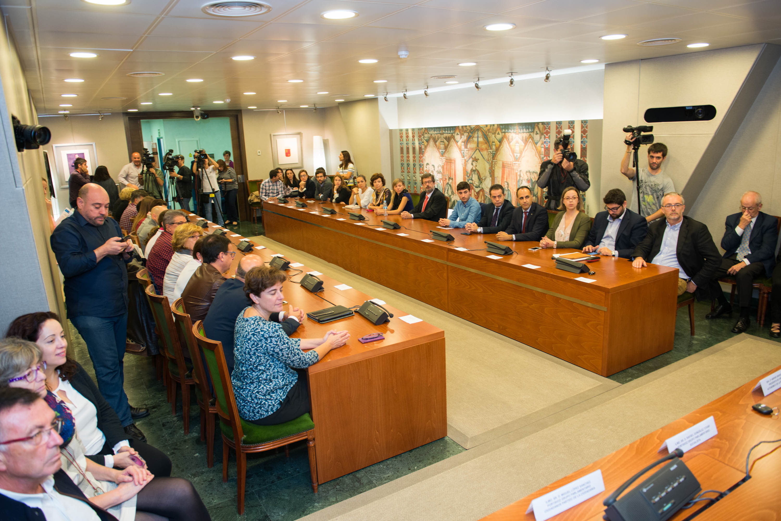La presidenta de la Asamblea y los Grupos Parlamentarios se han adherido al Pacto por la Infancia