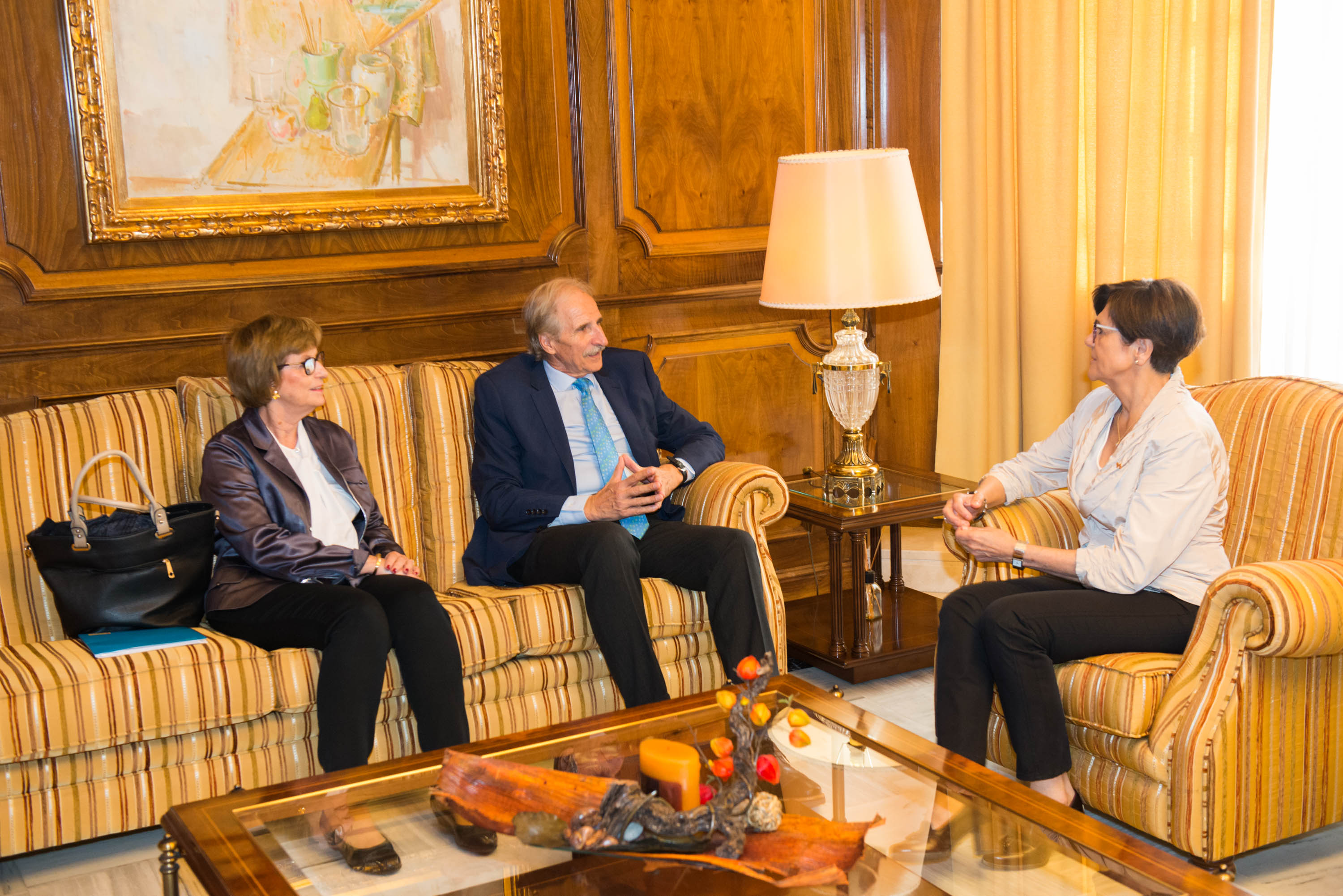 La presidenta de la Asamblea y los Grupos Parlamentarios se han adherido al Pacto por la Infancia