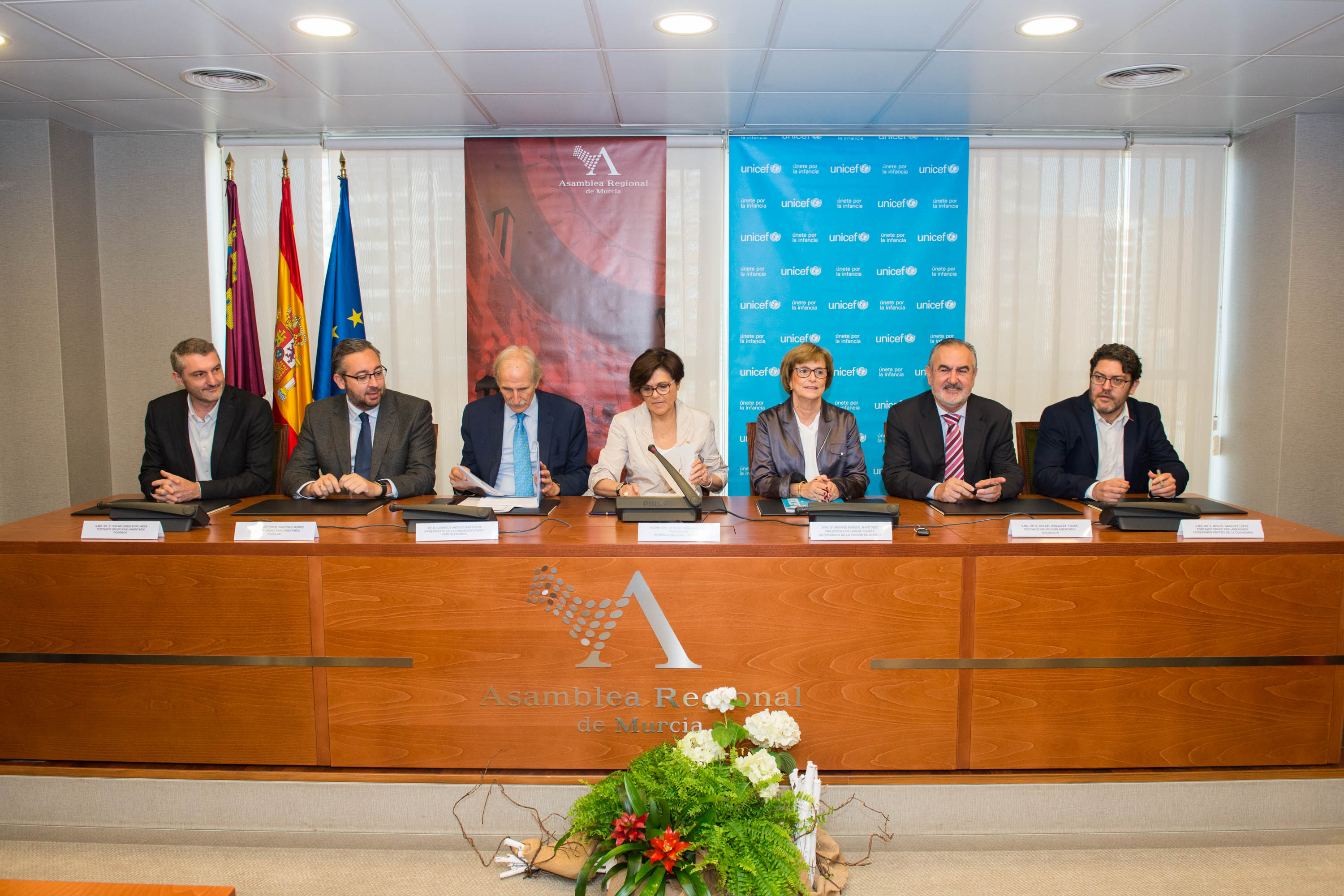 La presidenta de la Asamblea y los Grupos Parlamentarios se han adherido al Pacto por la Infancia