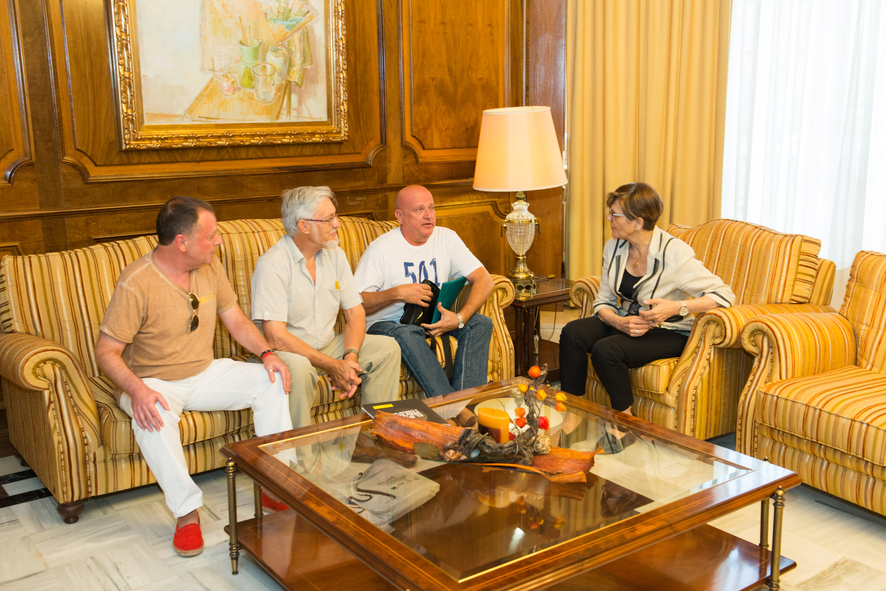 La presidenta de la Asamblea, Rosa Peñalver, ha recibido a miembros de Relaciones Institucionales de Amnistía Internacional Murcia