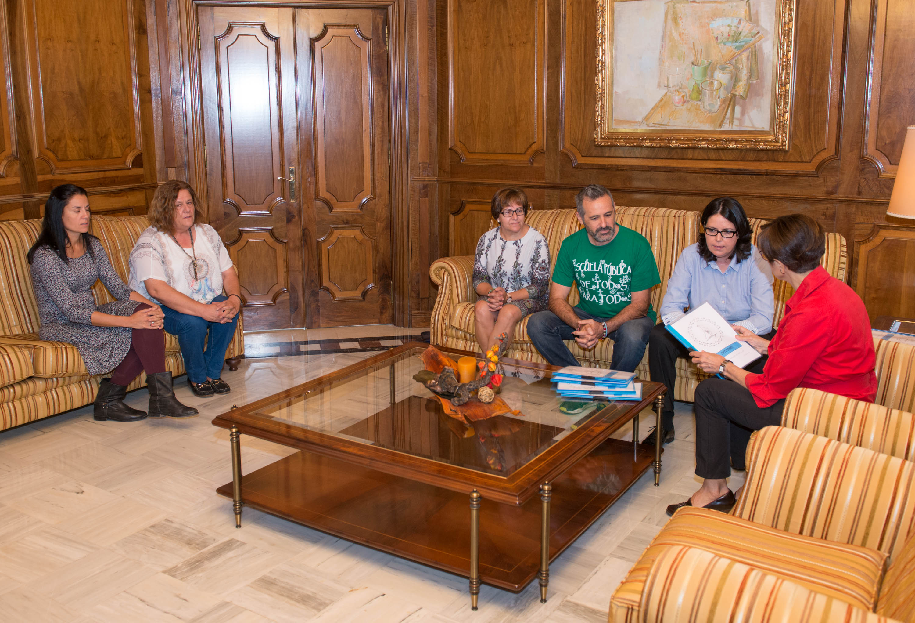 La plataforma 'Cambiemos la rotonda de Pozo Aledo' se ha reunido con la presidenta de la Asamblea Regional, Rosa Peñalver