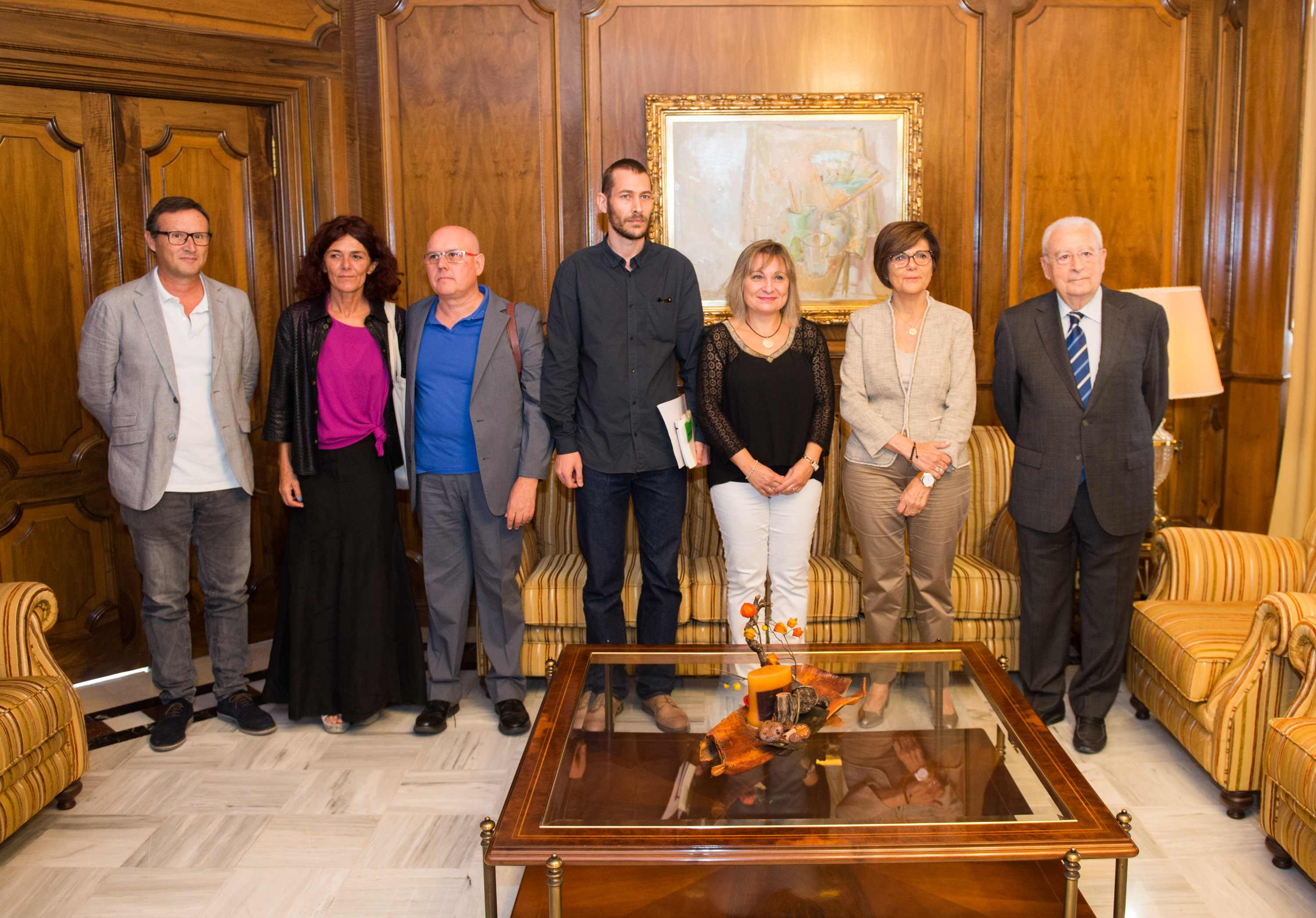 La presidenta de la Asamblea, Rosa Peñalver, ha recibido al presidente del Consejo de la Transparencia, y a un grupo de docentes, que desarrollan un programa piloto en centros escolares