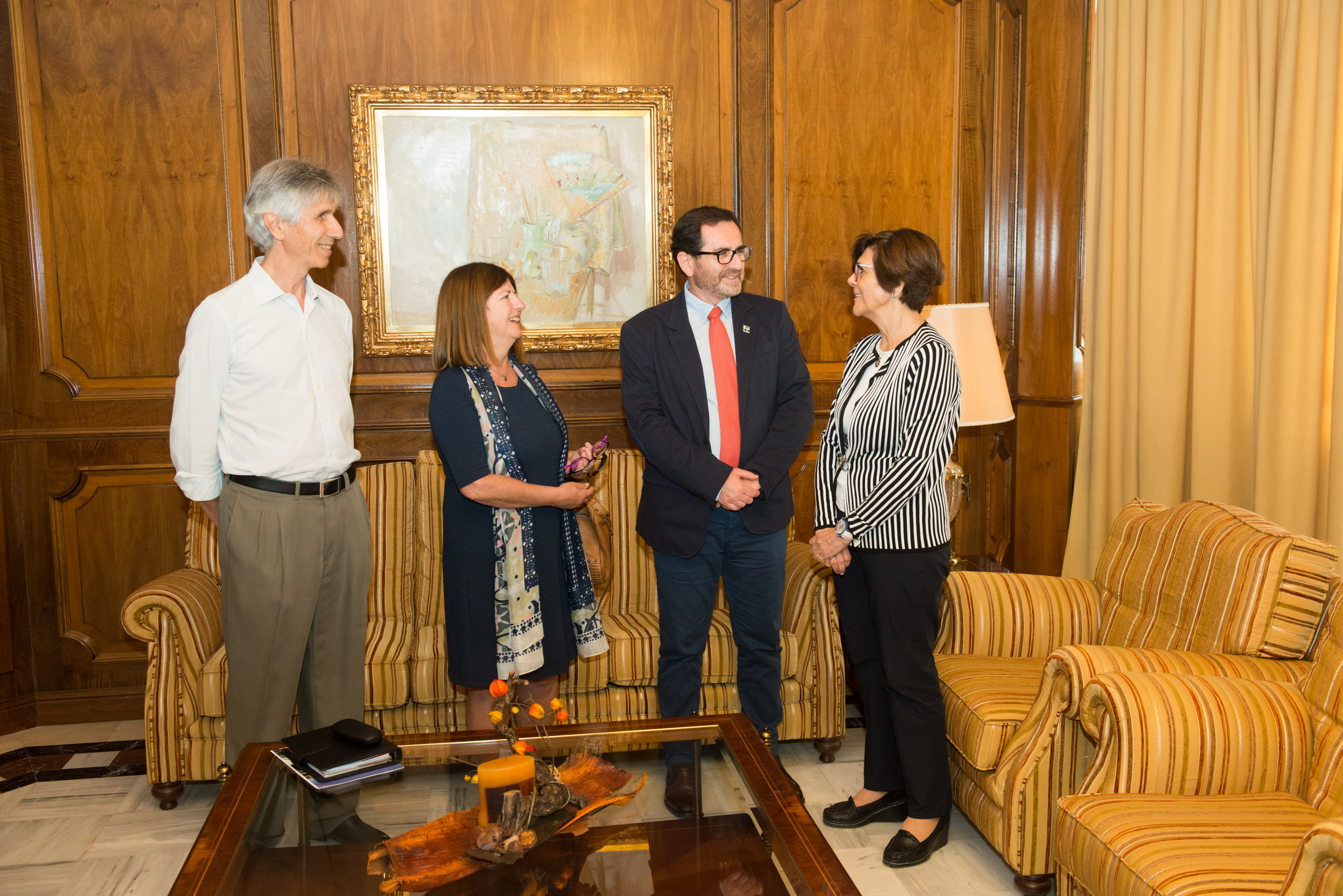 La presidenta de la Asamblea Regional, Rosa Peñalver, ha recibido a los organizadores de la primera Jornada de Alternativas a los Herbicidas en Espacios Públicos