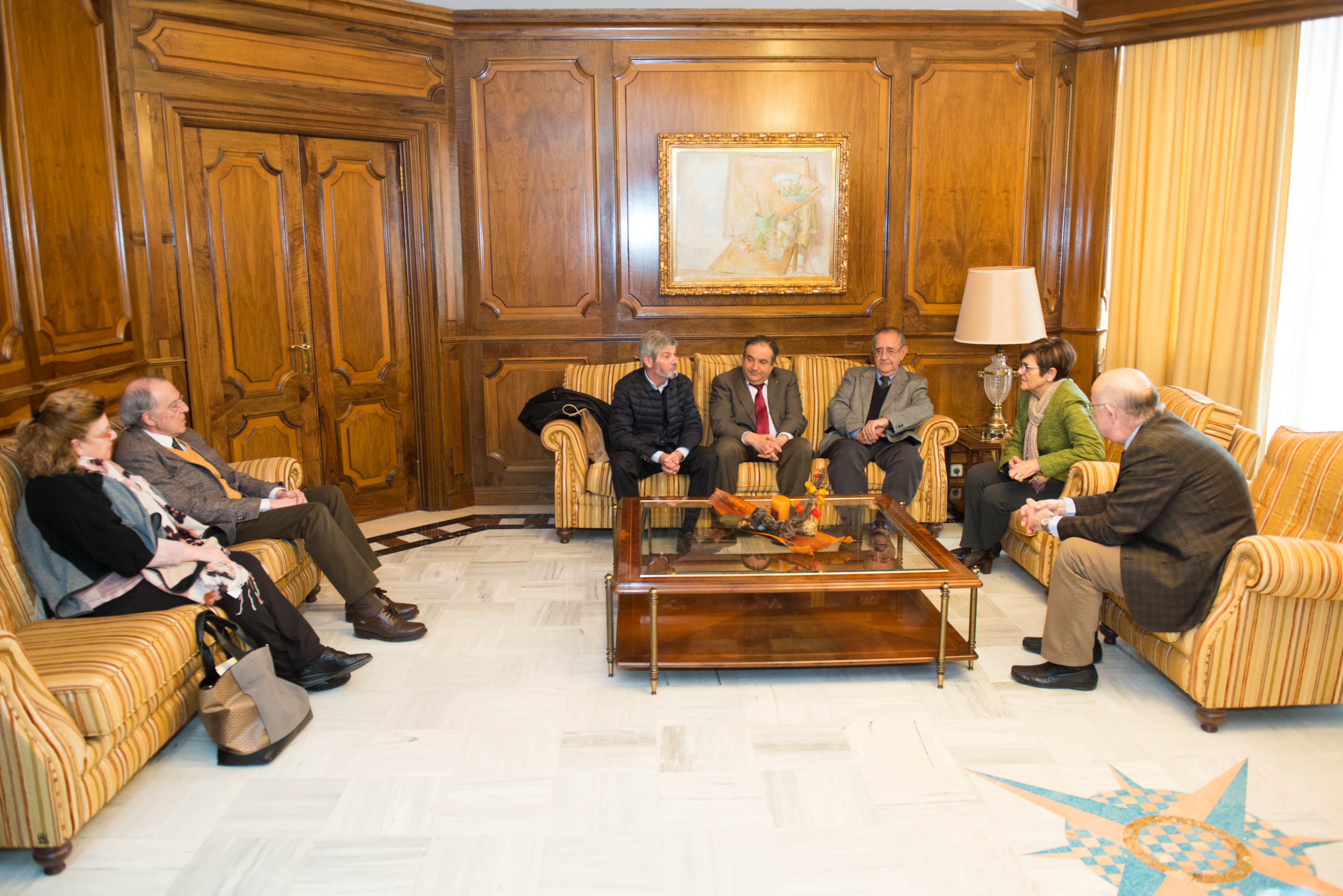 La presidenta de la Asamblea Regional de Murcia, Rosa Peñalver, ha recibido esta mañana a miembros del Patronato Fundación de Centros Históricos e Investigaciones Locales de la Región de Murcia