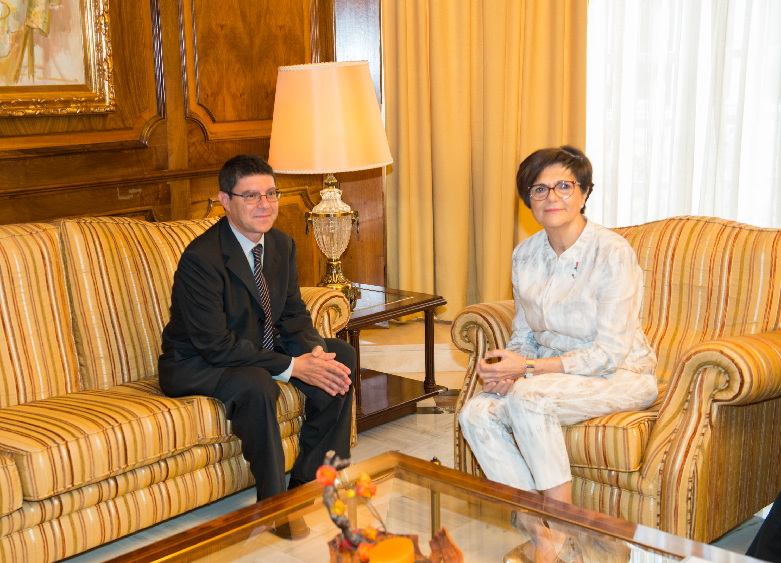 El presidente de Fesormu, Francisco Jesús Pérez Ruiz, visita a la presidenta de la Asamblea Regional