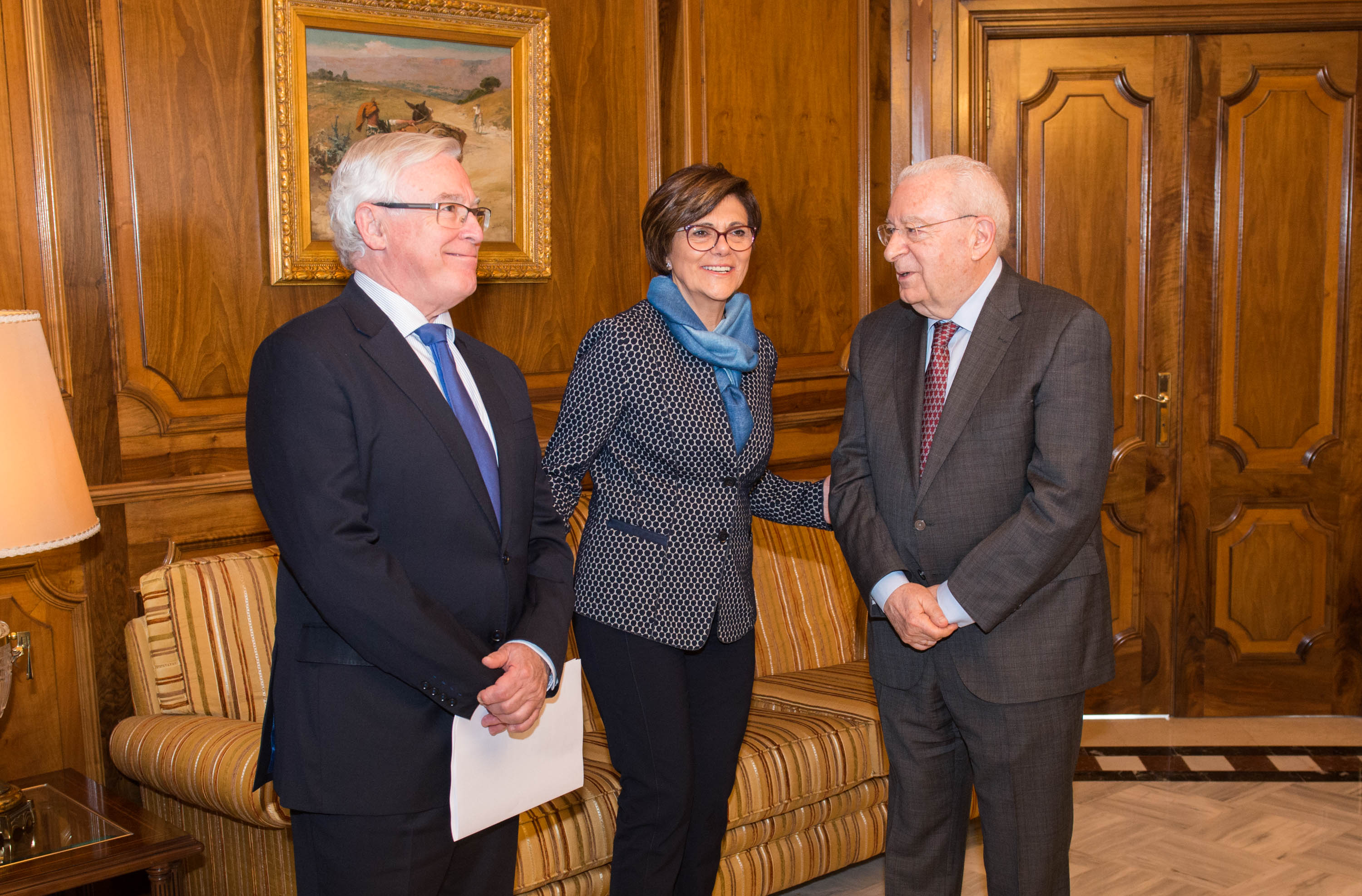 La presidenta de la Asamblea Regional de Murcia, Rosa Peñalver, con José Molina y José Cobacho