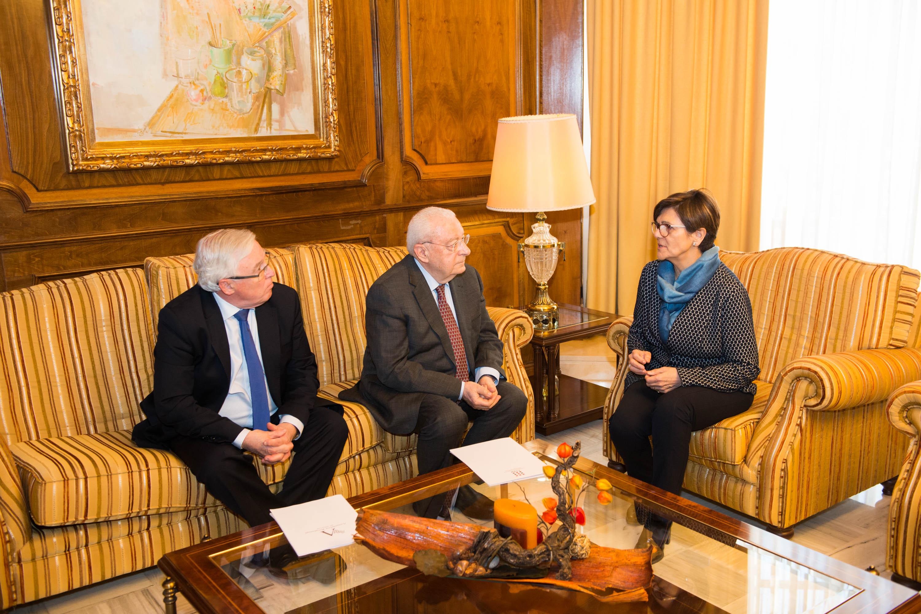 La presidenta de la Asamblea Regional de Murcia, Rosa Peñalver, con José Molina y José Cobacho
