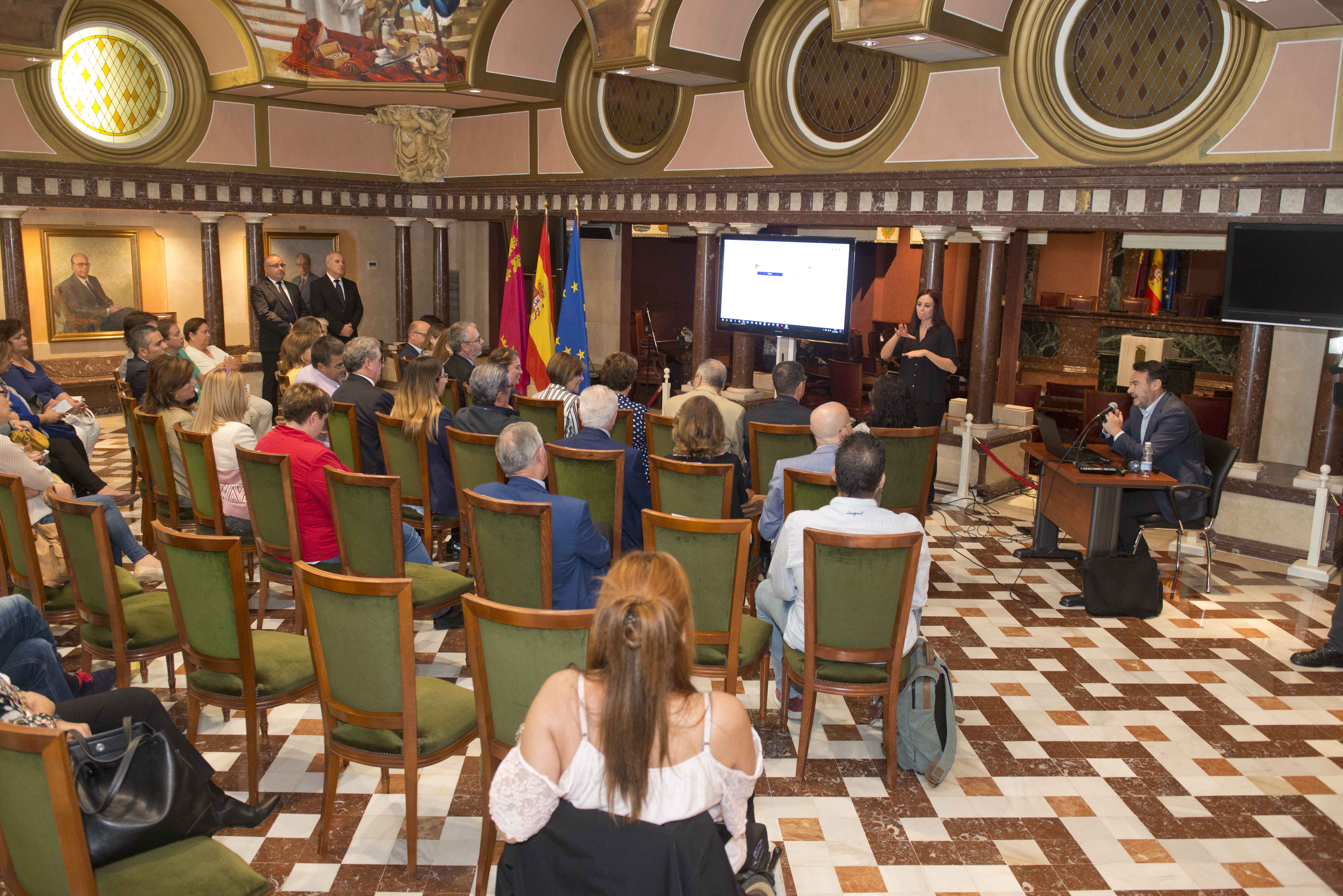 Presentación de la web accesible de la Asamblea Regional